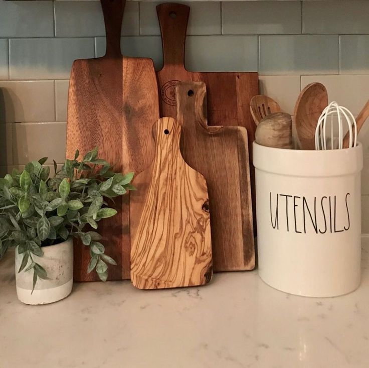 HOME & KITCHEN ESSENCIALS